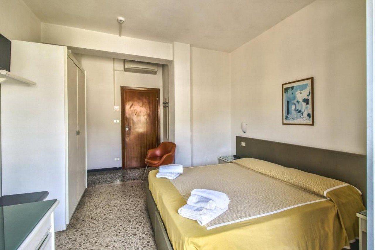 Hotel Minerva Пиетра Лигуре Екстериор снимка