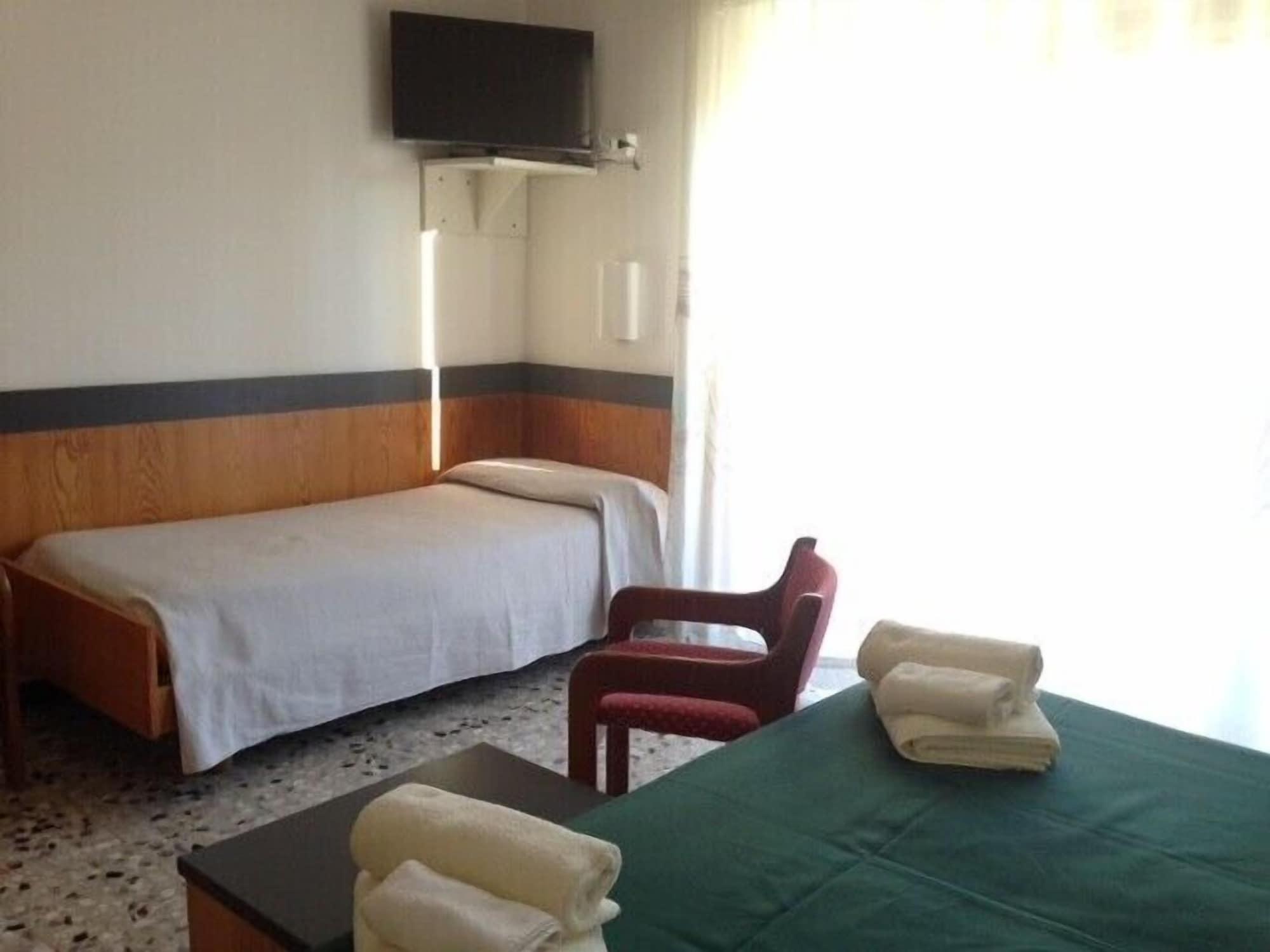 Hotel Minerva Пиетра Лигуре Екстериор снимка
