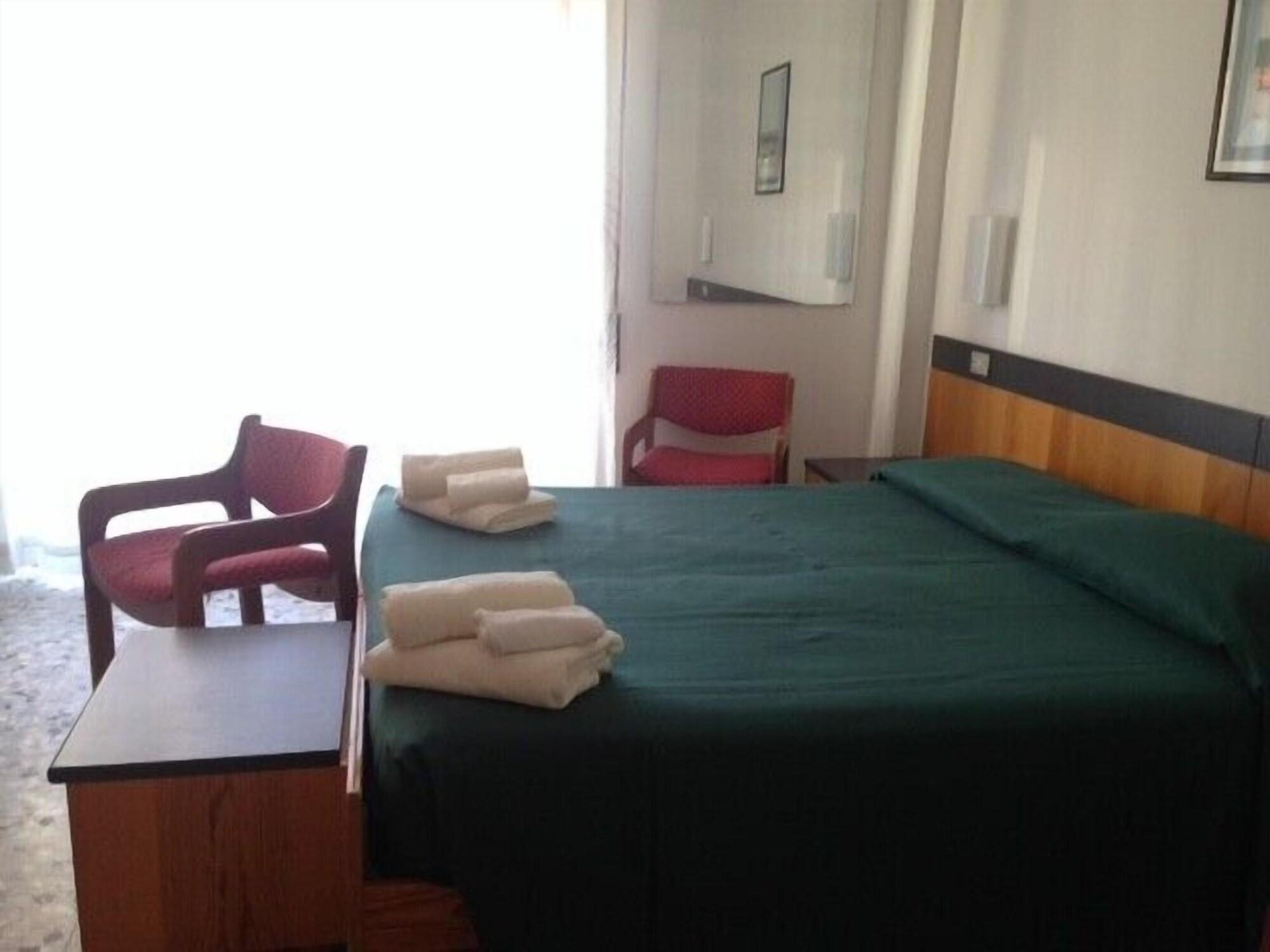Hotel Minerva Пиетра Лигуре Екстериор снимка