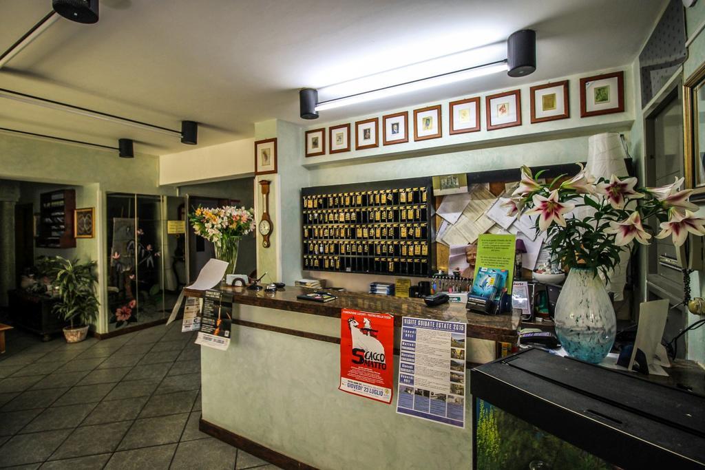 Hotel Minerva Пиетра Лигуре Екстериор снимка