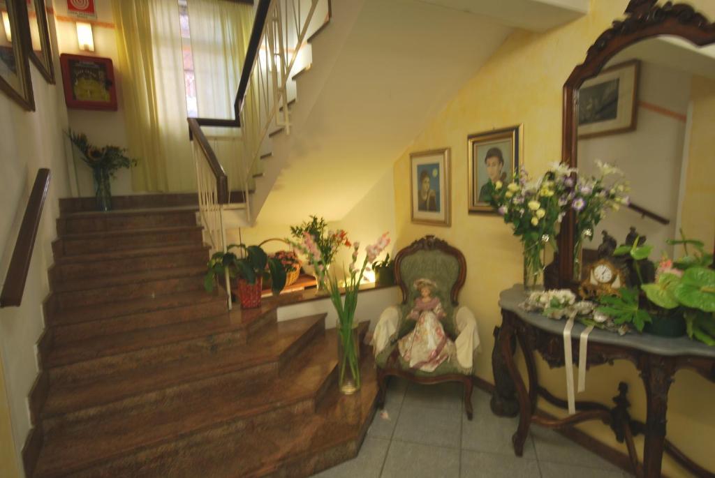 Hotel Minerva Пиетра Лигуре Екстериор снимка