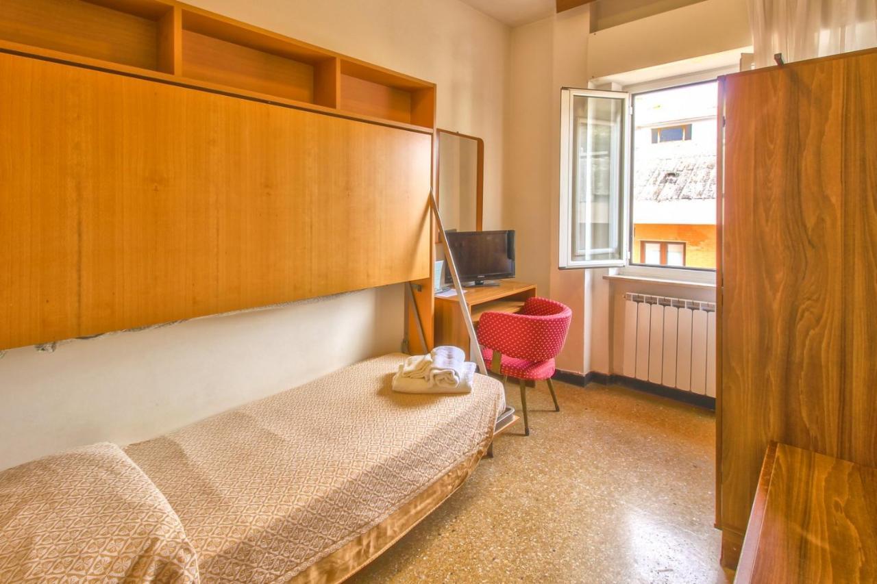 Hotel Minerva Пиетра Лигуре Екстериор снимка