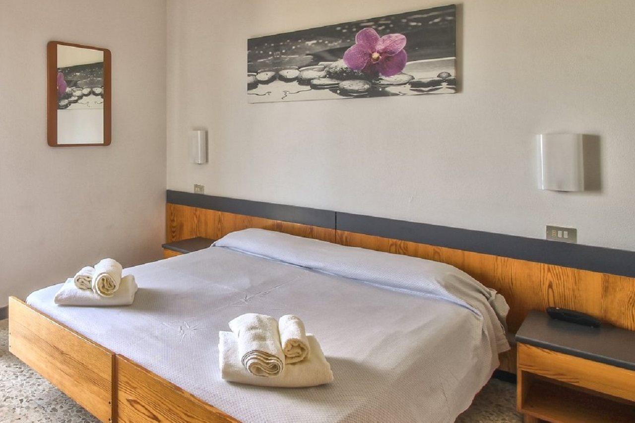 Hotel Minerva Пиетра Лигуре Екстериор снимка