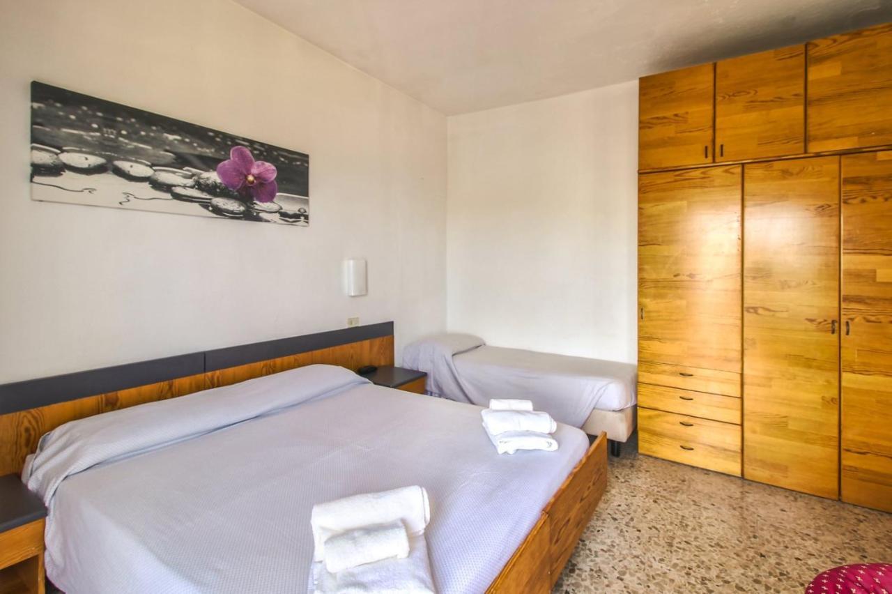 Hotel Minerva Пиетра Лигуре Екстериор снимка